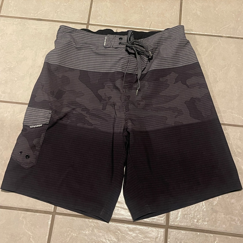 Ocean Current Black & Gray Camo Stripe‎ Men's Board Shorts XL